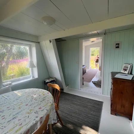Charming Place In Tromso By The Sea. Casa vacanze Hakoybotn
