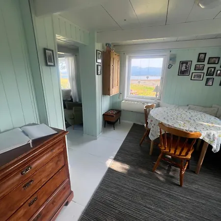Charming Place In Tromso By The Sea. Casa vacanze Hakoybotn