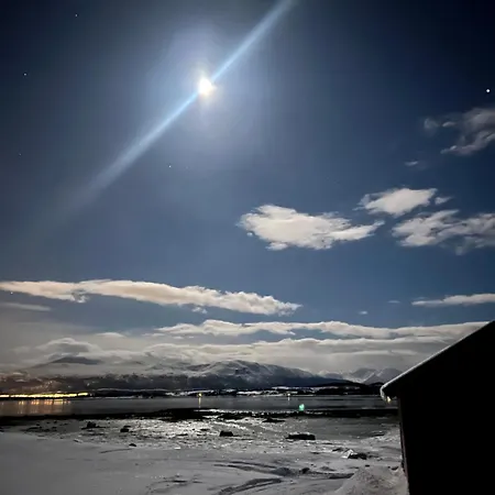 Casa vacanze Charming Place In Tromso By The Sea. Hakoybotn