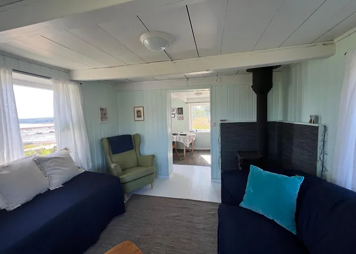 Charming Place In Tromso By The Sea. Holiday home Hakoybotn