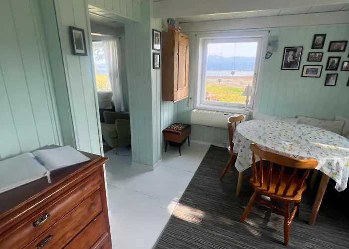 Charming Place In Tromso By The Sea. Holiday home Hakoybotn