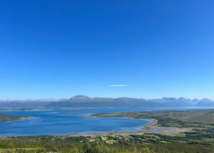Charming Place In Tromso By The Sea. * Hakoybotn