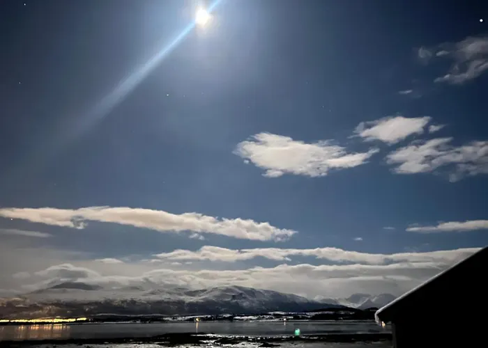 Holiday home Charming Place In Tromso By The Sea. Hakoybotn